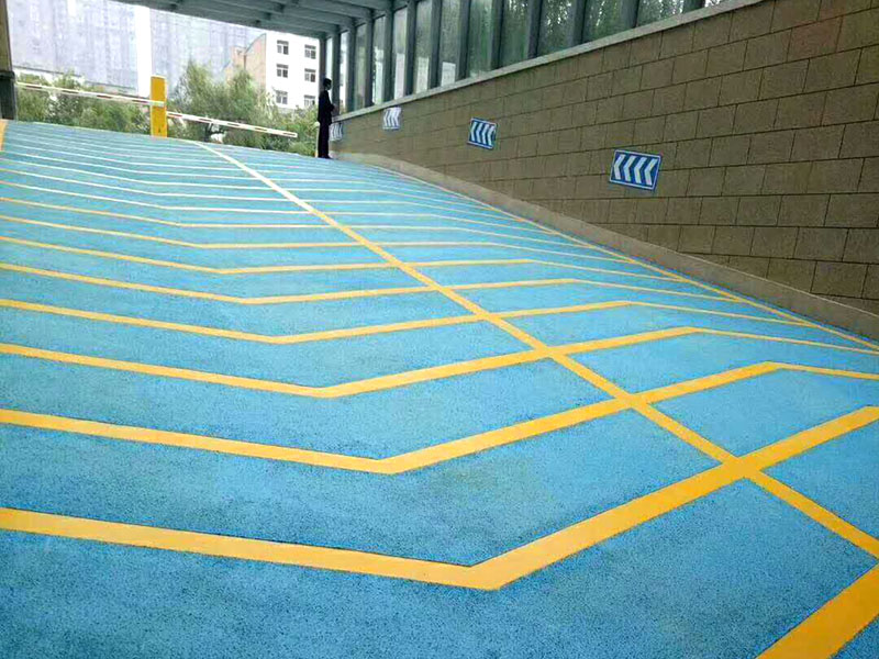 車(chē)庫(kù)止滑坡道 (1).jpg